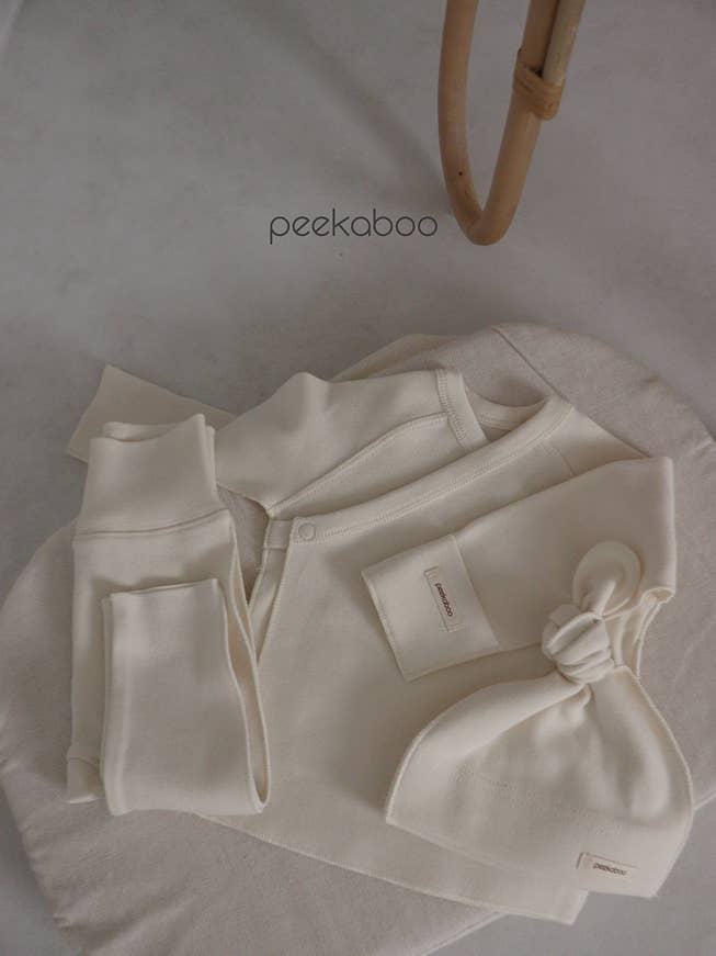 Kimono Peekaboo con top, pantalones y sombrero
