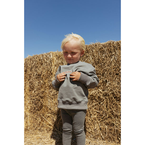 Lbl208a grey ribbed leggings with L embroidery