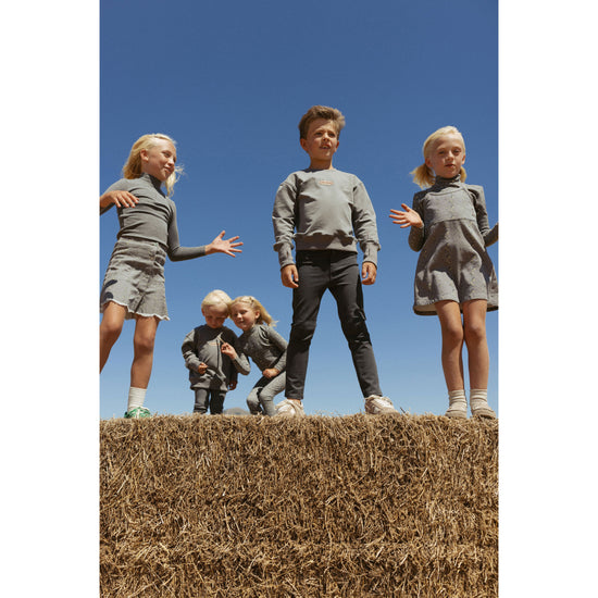 Lbl208a grey ribbed leggings with L embroidery