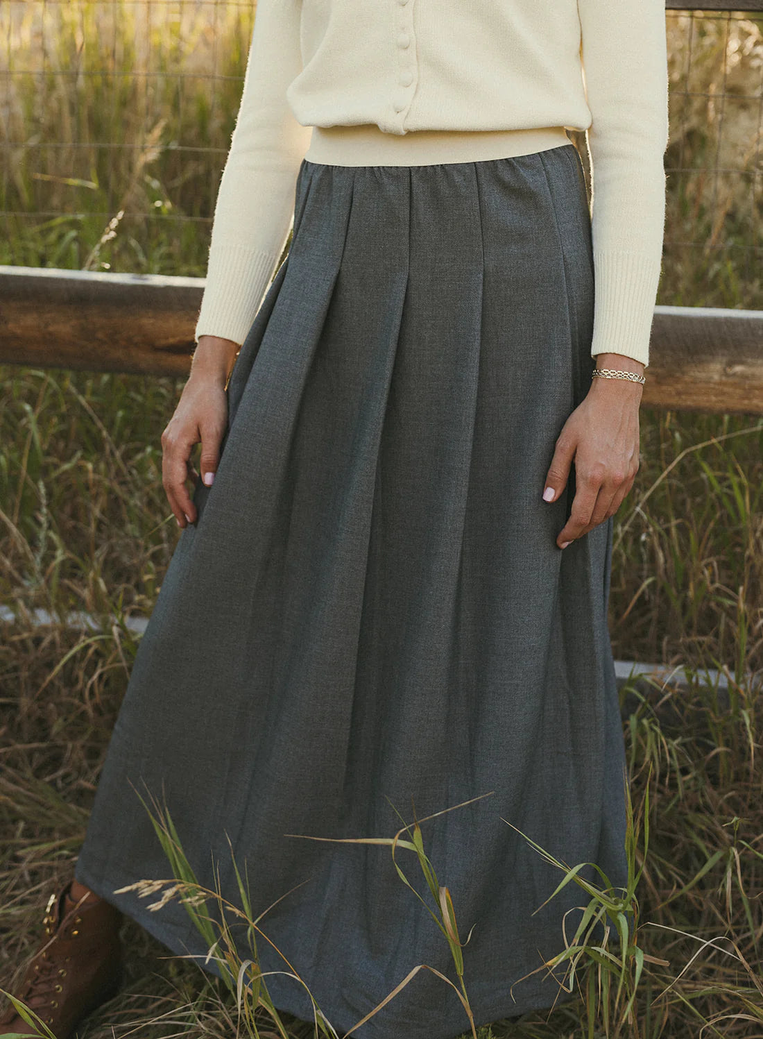 ELW216A Elements Gray Wool Pleated Midi Skirt With White Waistband