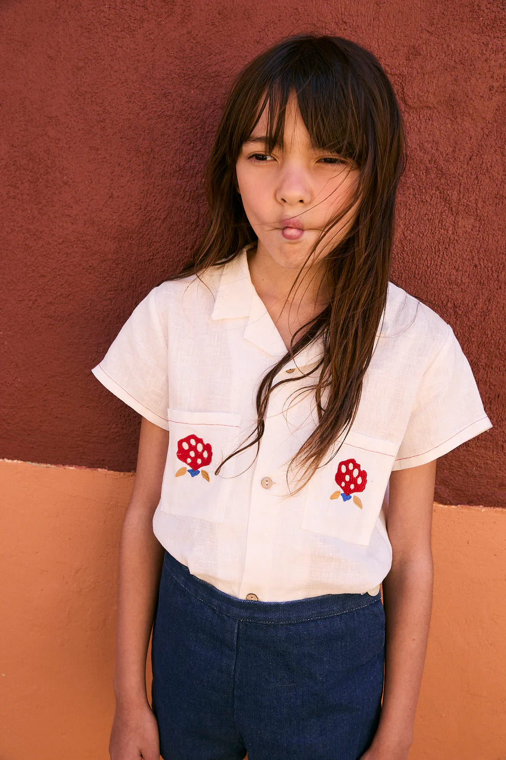 Linen shirt with embroidered pockets girl