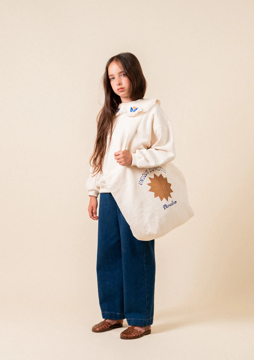 Embroidered collar hoodie