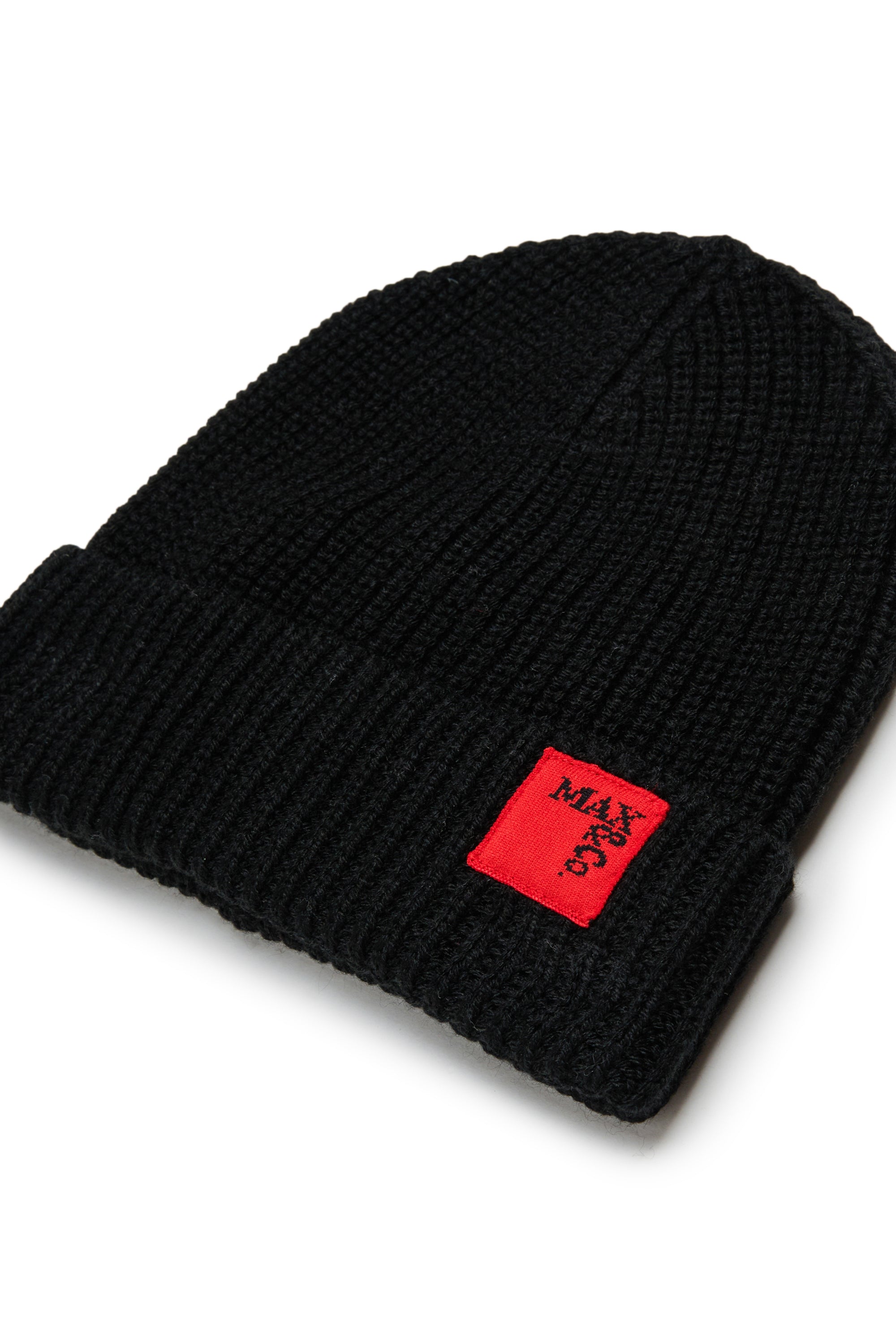 MAXF10F KNIT BEANIE WITH RED LABEL