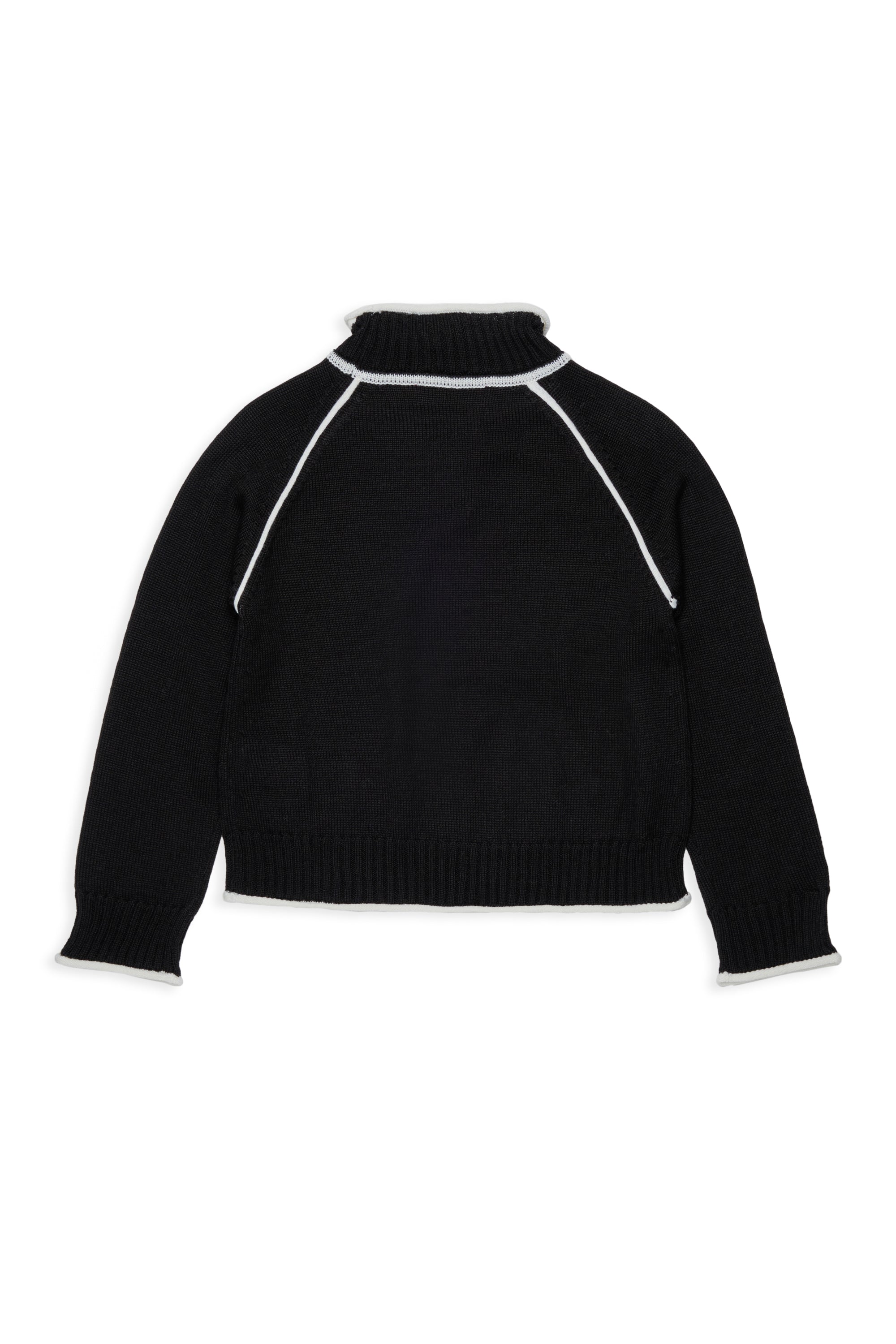RIBBED TURTLENECK WITH CONTRAST STITCHING