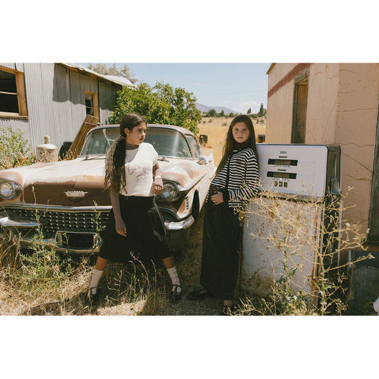 At2526 ivory sleeveless vest with stitching and horn graphic