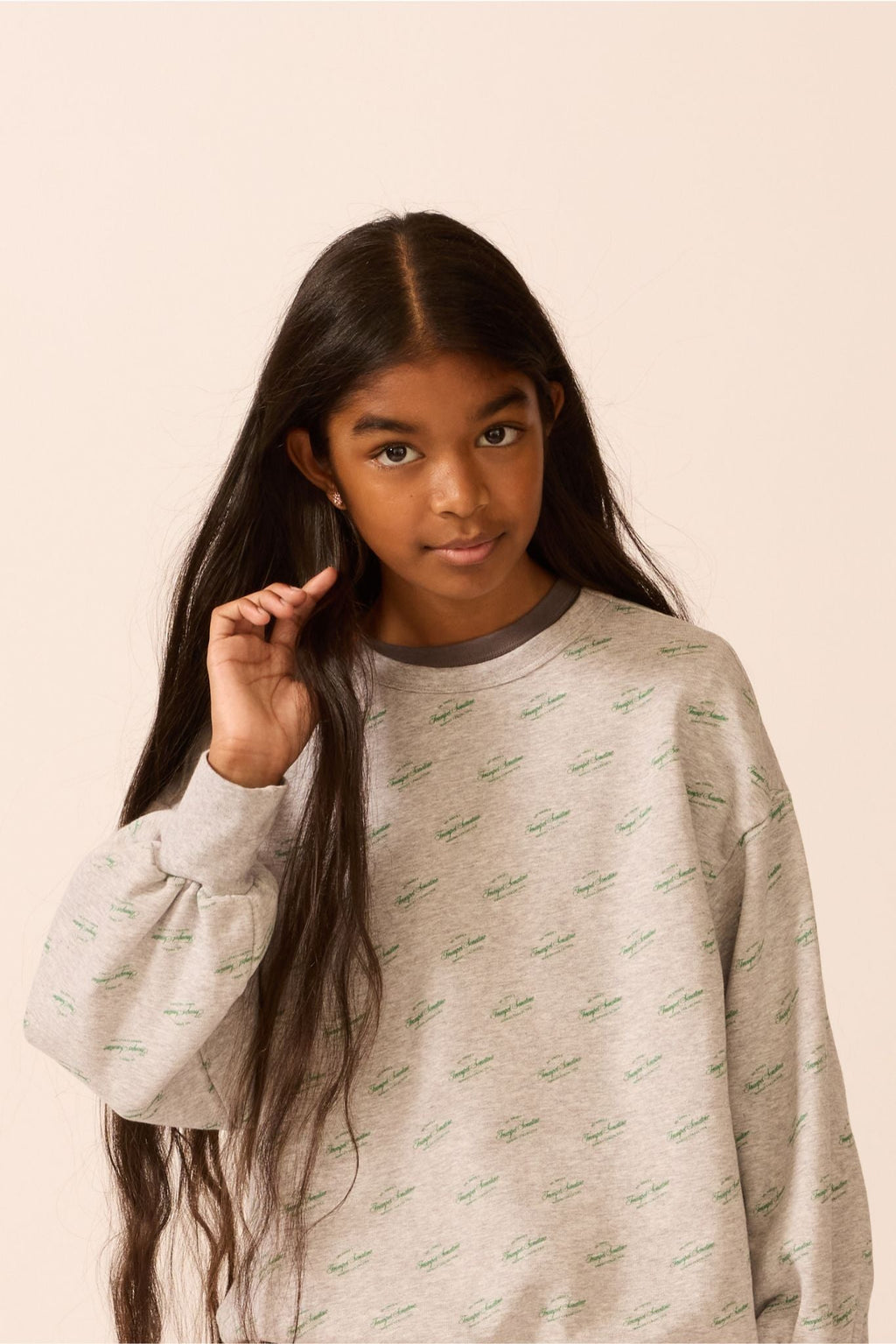 F25k1206 The Sunday Collective organic weekend sweatshirt in Heather Grey