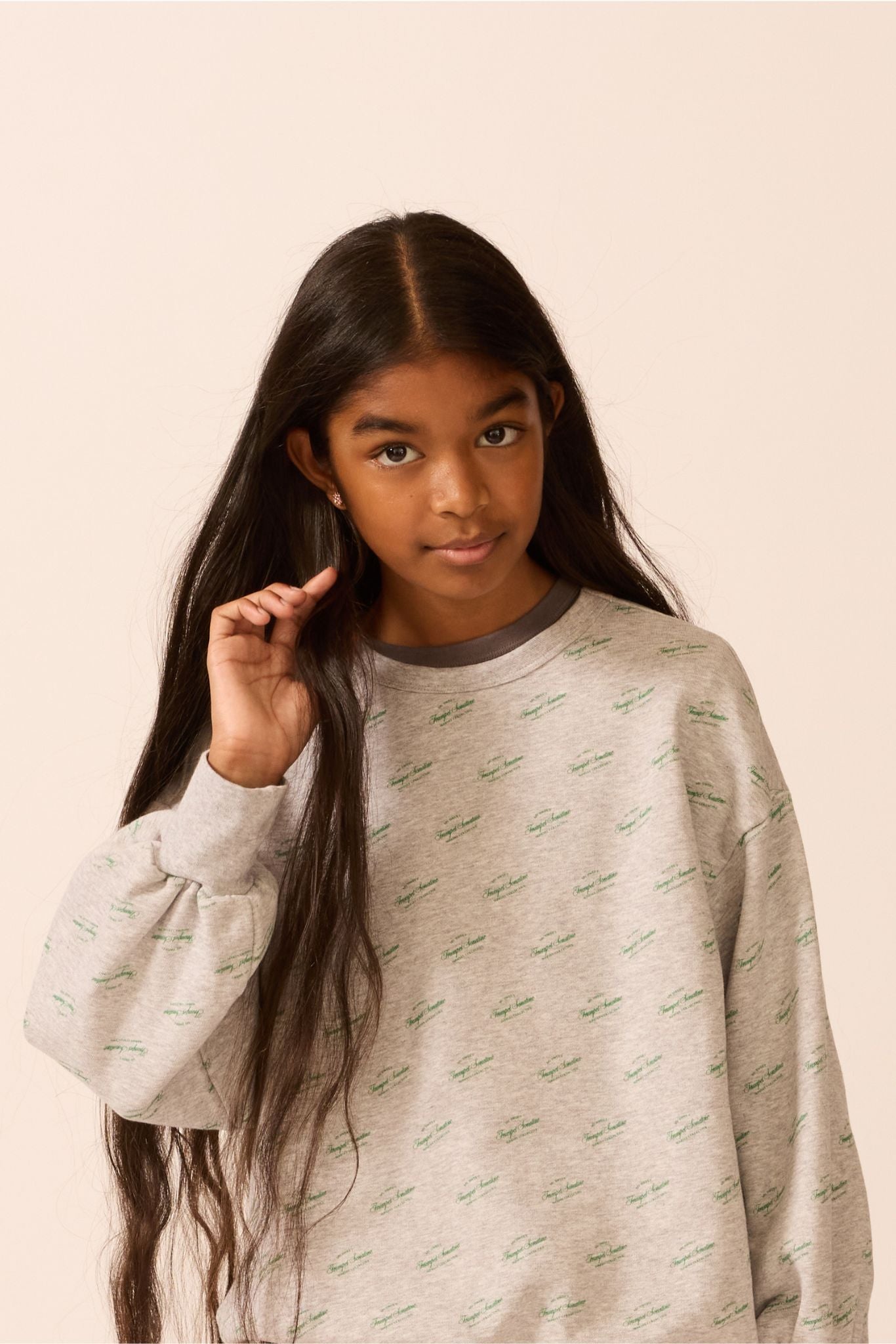 F25k1206 The Sunday Collective organic weekend sweatshirt in Heather Grey