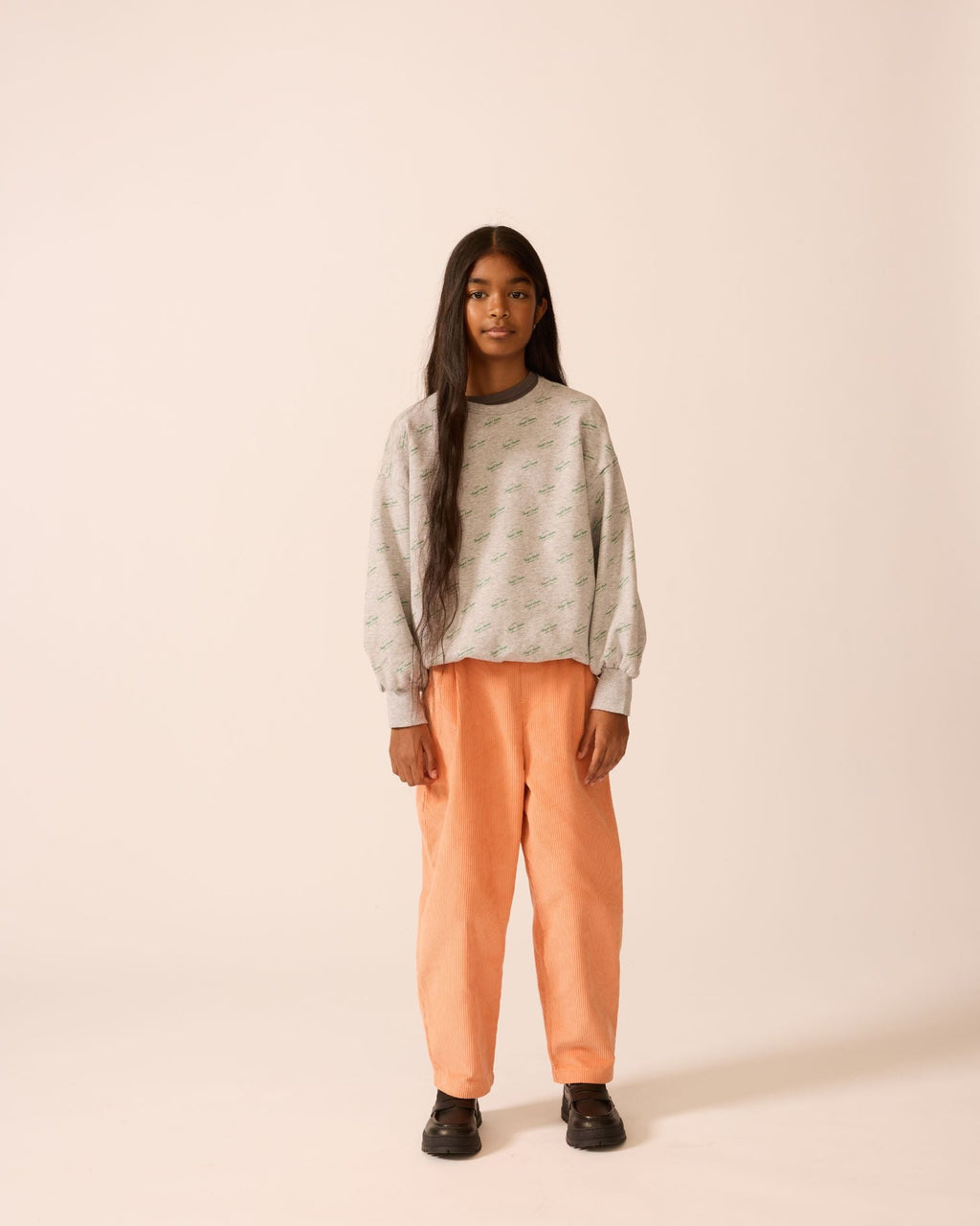 F25k1206 The Sunday Collective organic weekend sweatshirt in Heather Grey