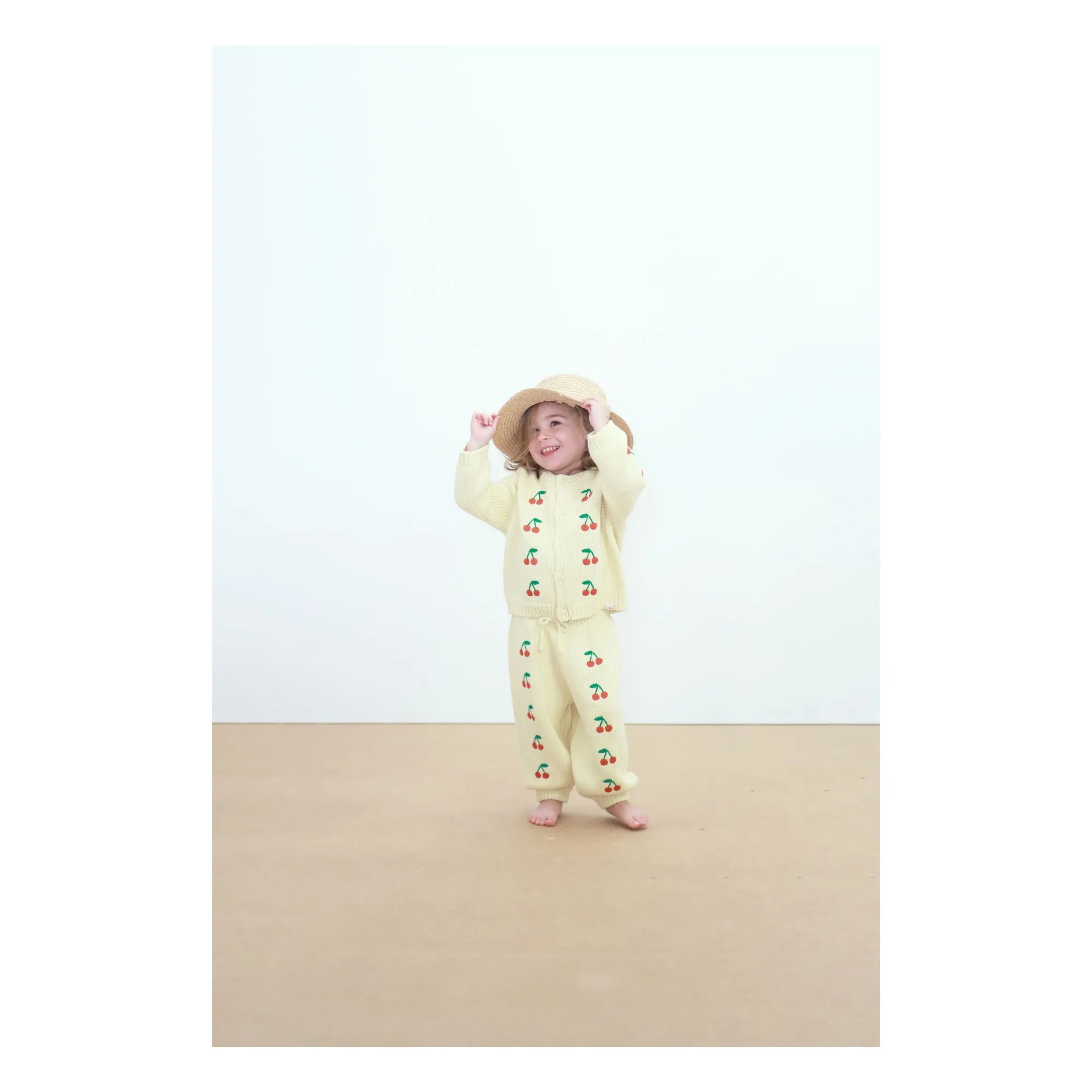 קרדיגן סרוג לתינוק דגם דובדבנים קטנים צהוב חרדל