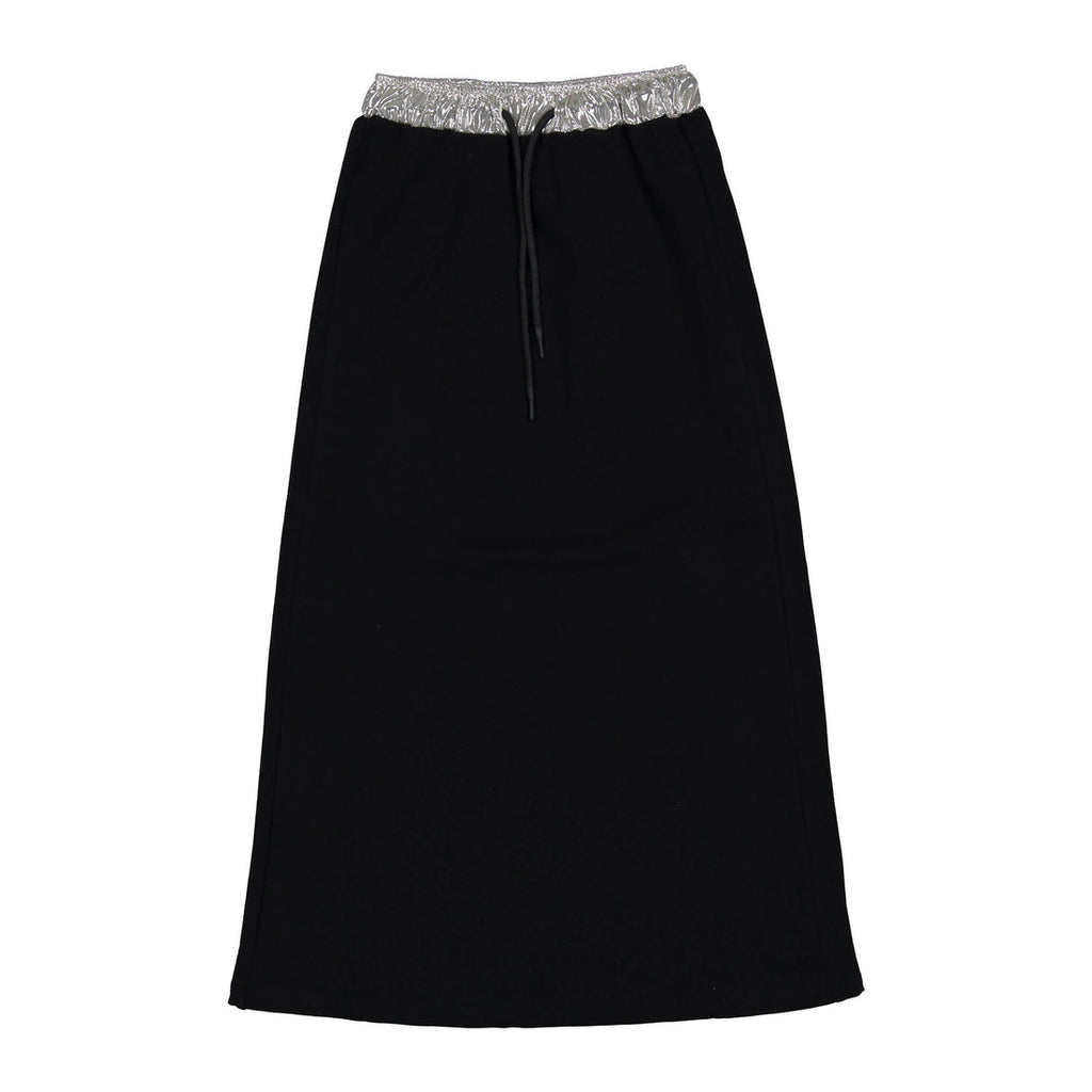 Elw121  black sweatshirt, maxi skirt with silver waistband and drawstring