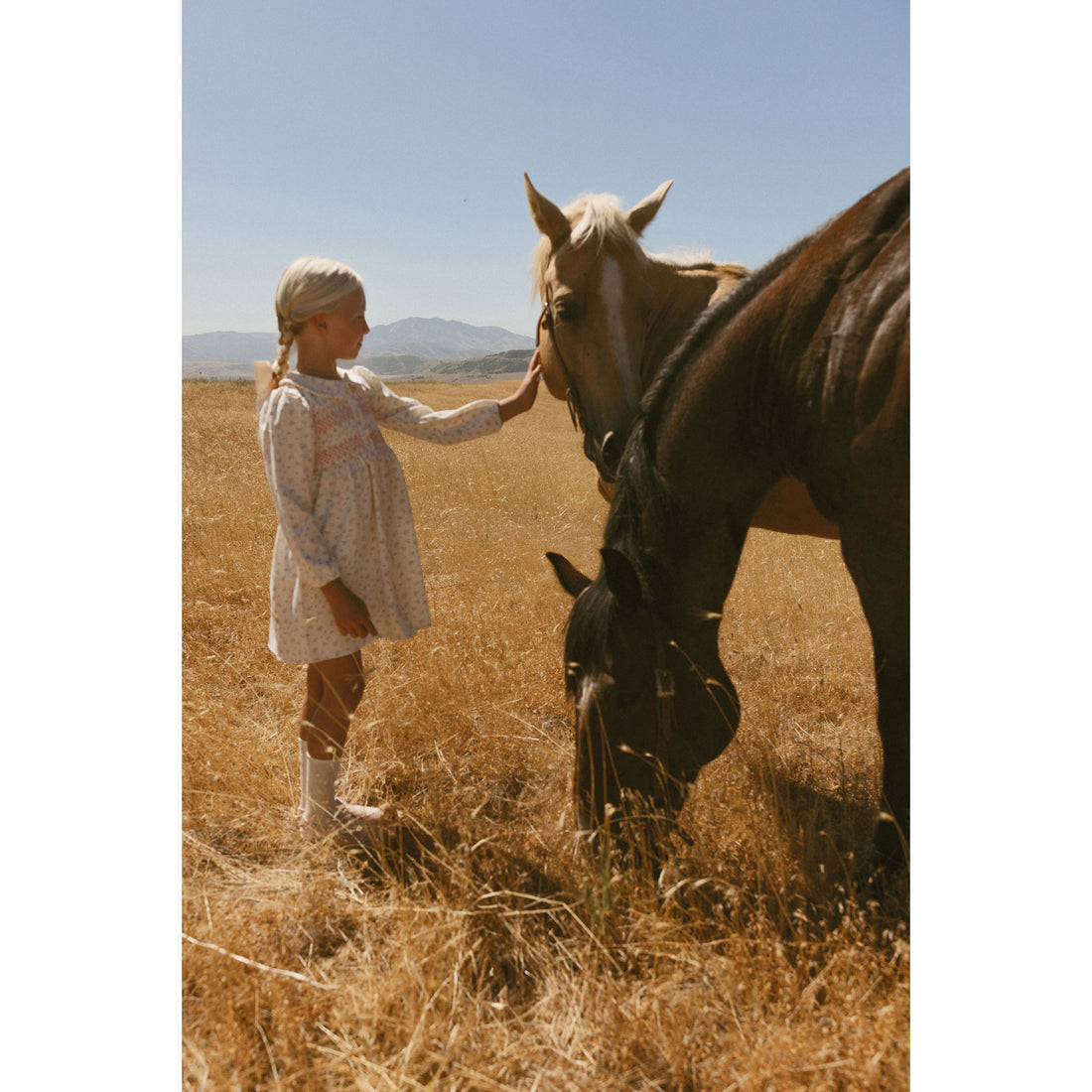 LBL52 Vestido Ladida Blanco con Estampado Floral y Fruncido en el Pecho