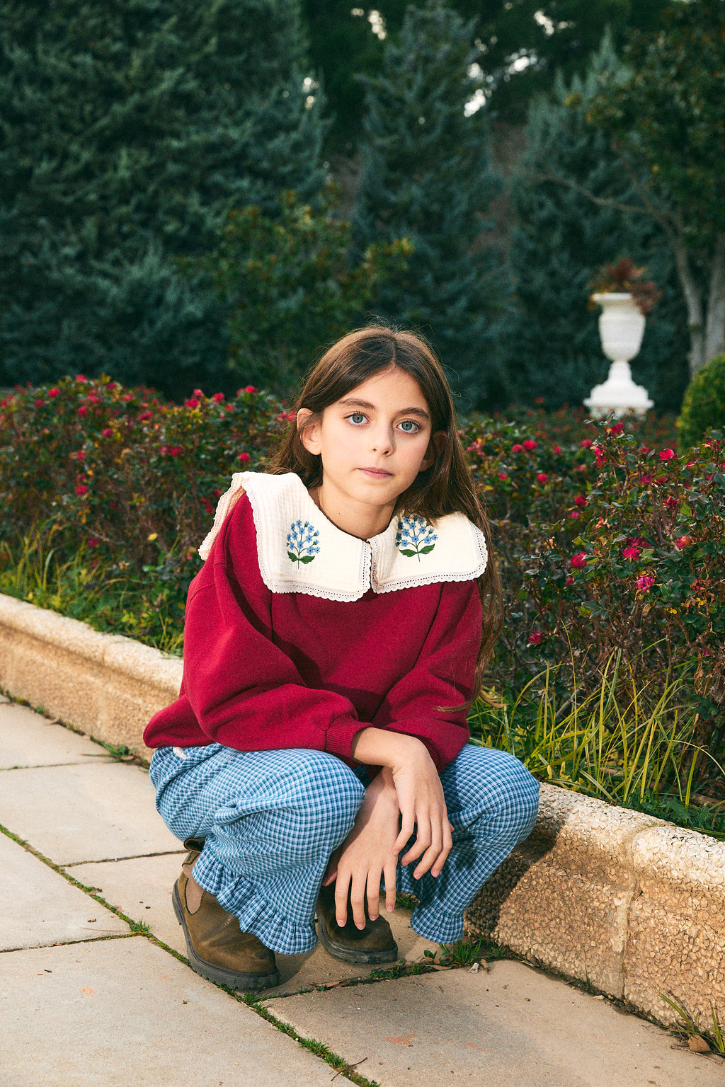 Cherry embroidered collar sweatshirt girl