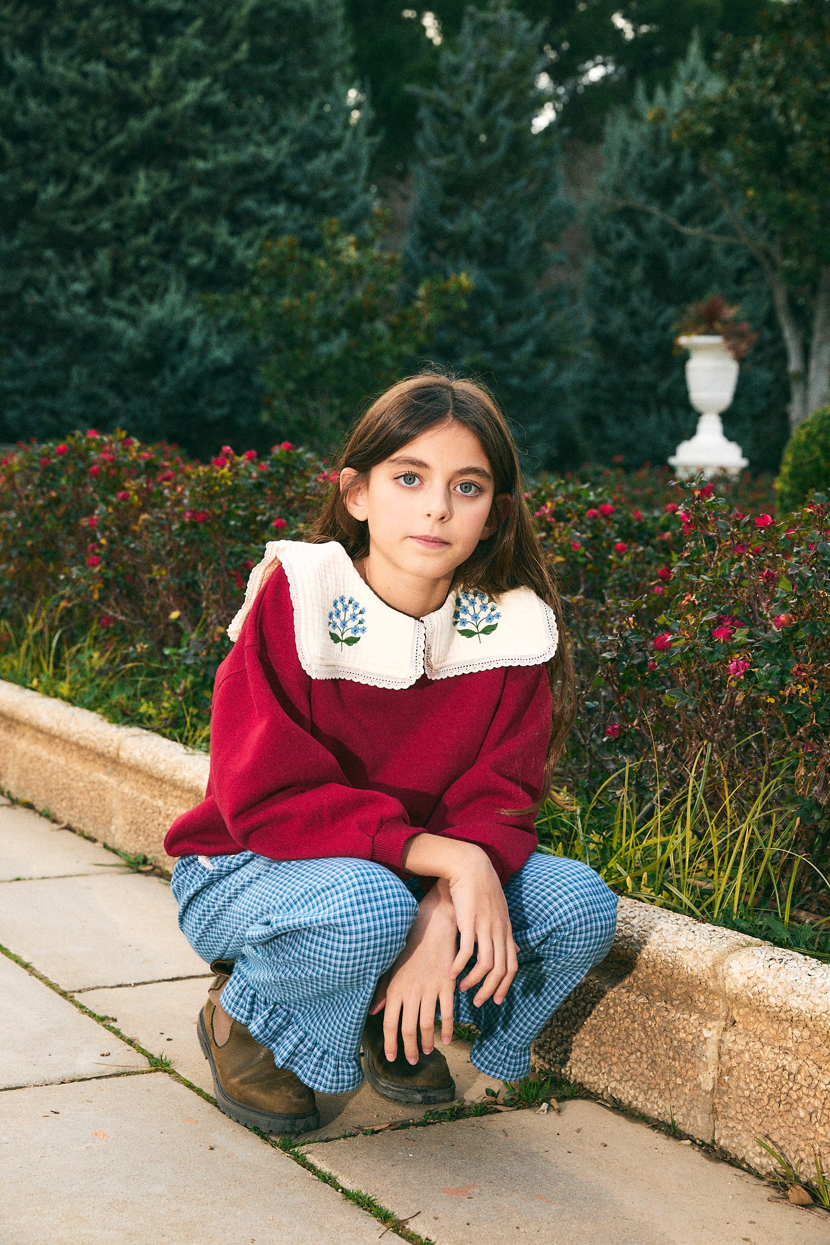 Cherry embroidered collar sweatshirt girl